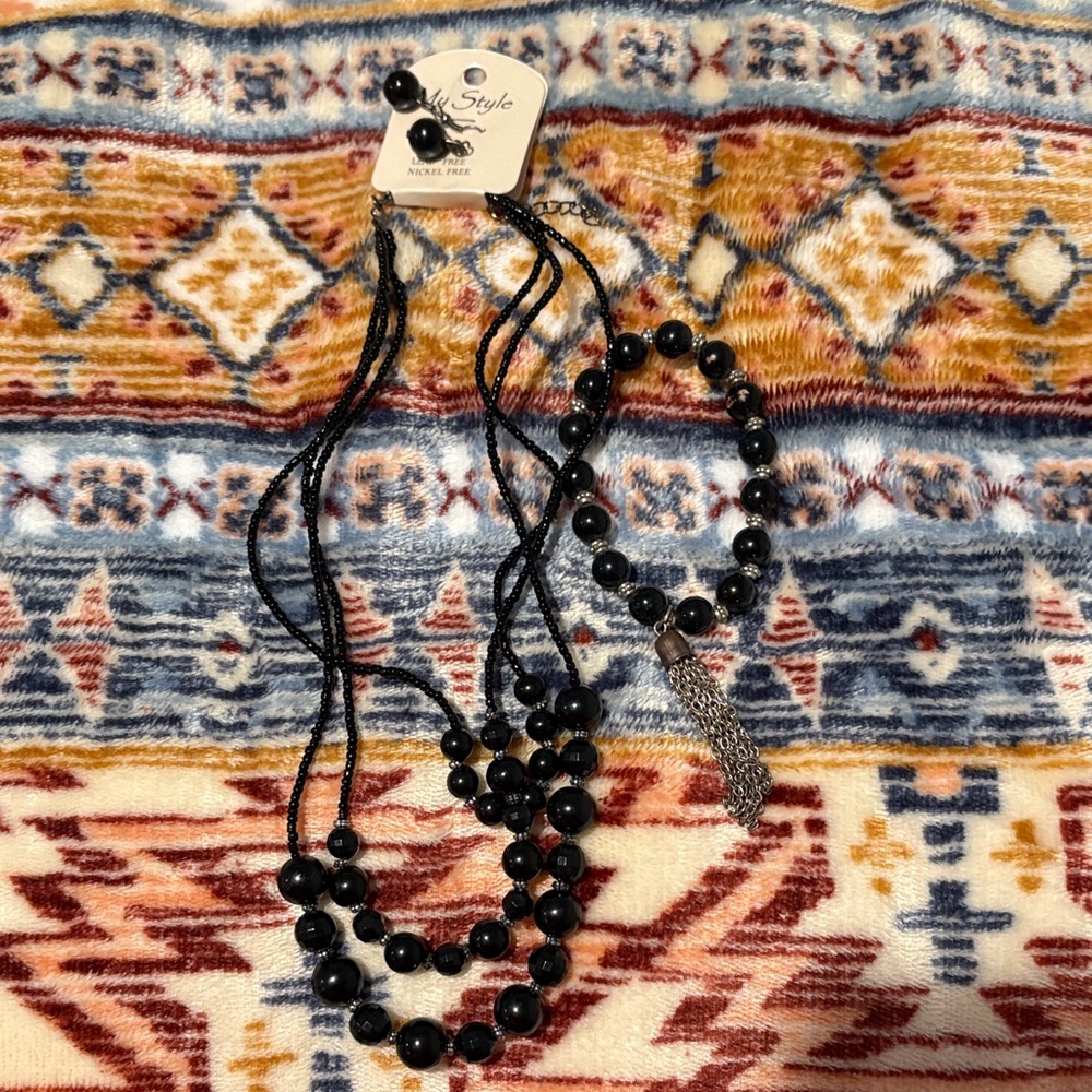 Elegant Black Beaded Necklace and Bracelet Set